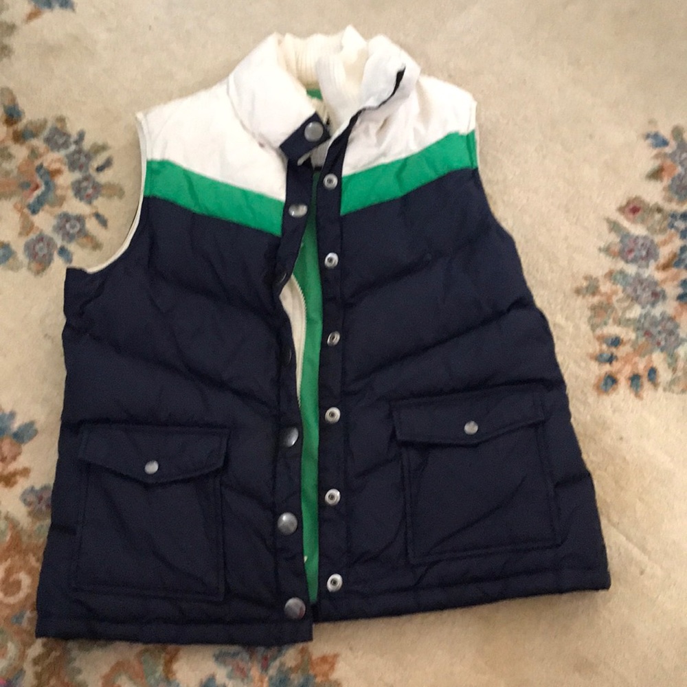 Sleeveless puffy jacket